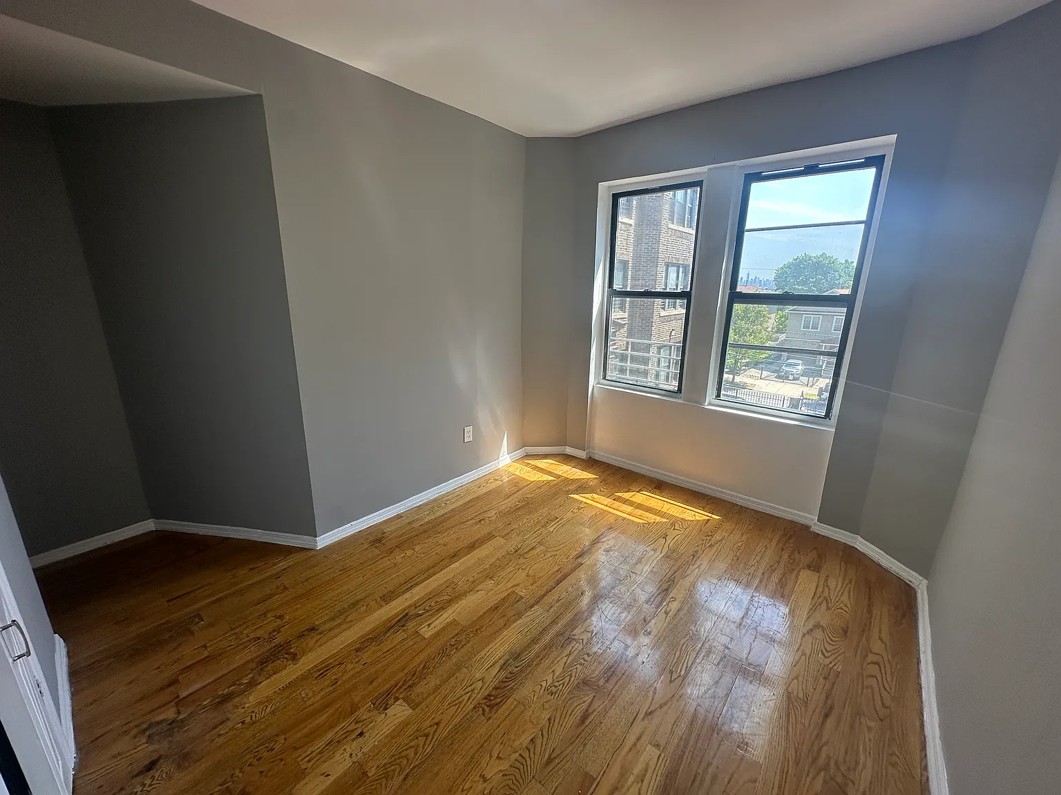 3 bed, $2,100 — Photo 3
