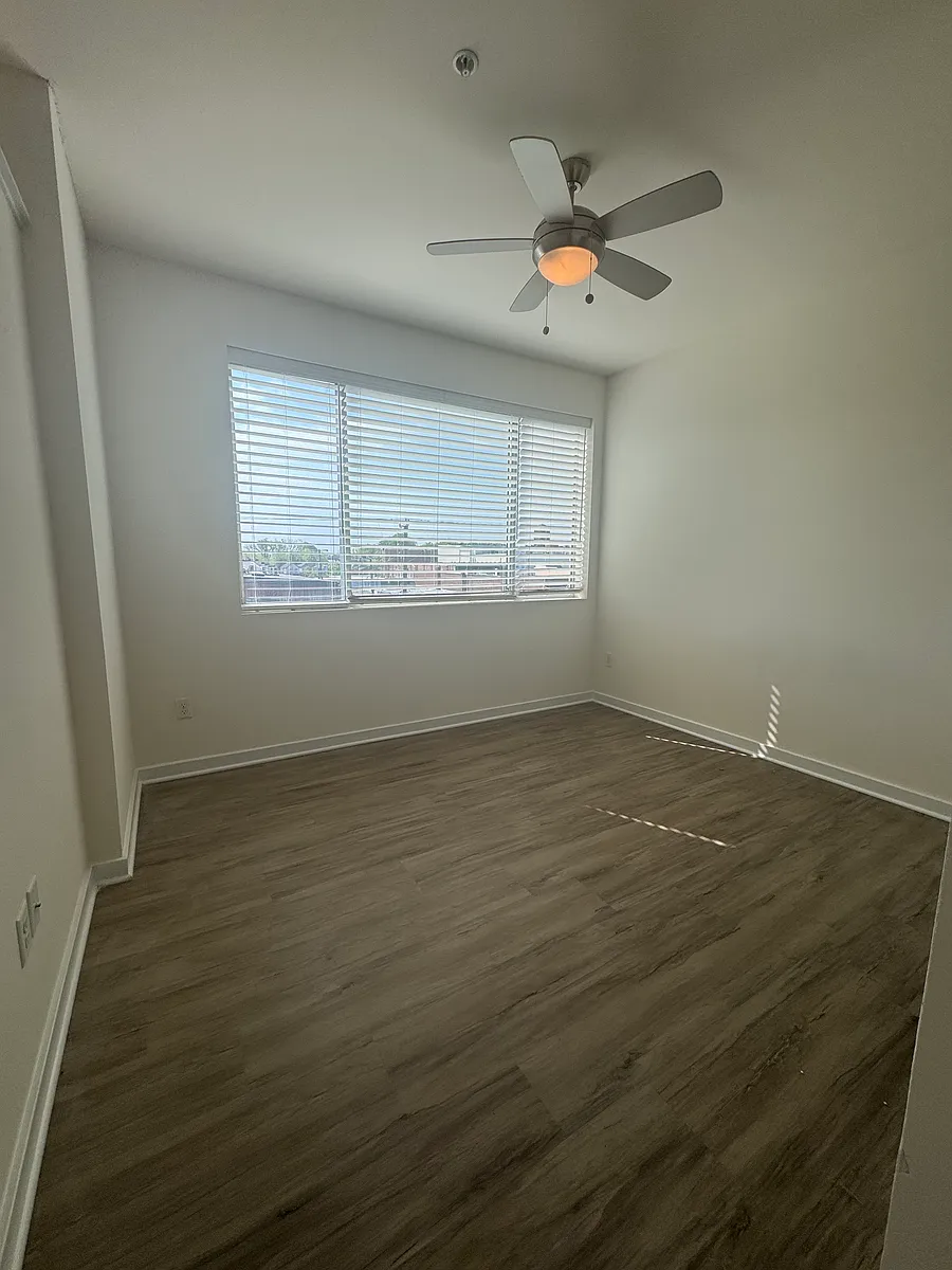Building Photo - 1312 Bainbridge St #304