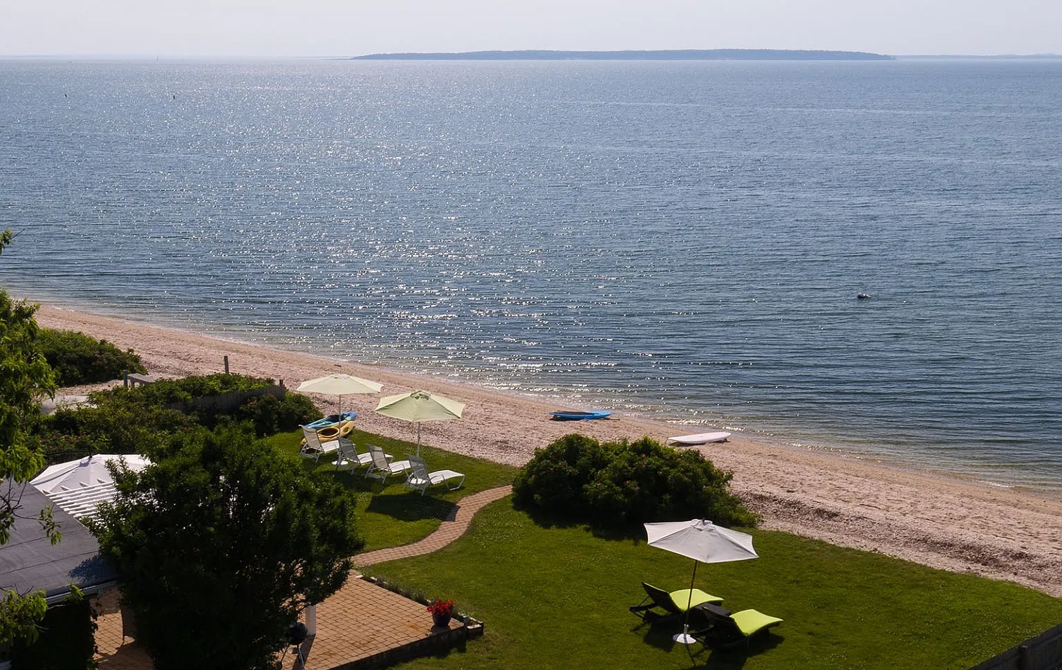 Private Bayfront Living, Water Views — Photo 3