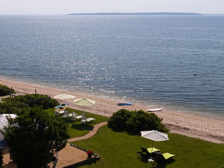37 E Shore Dr — Photo 3