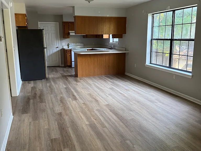 607 N Park St #B — Photo 1