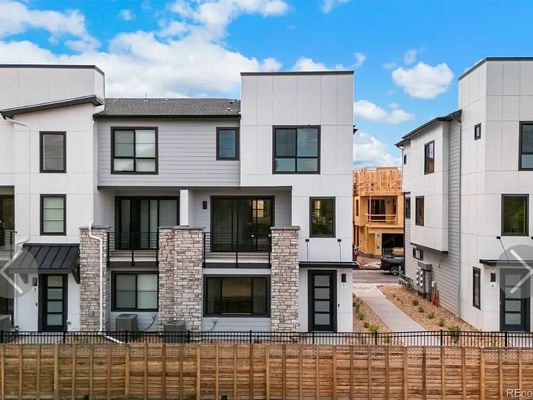 2044 S Holly St — Photo 13