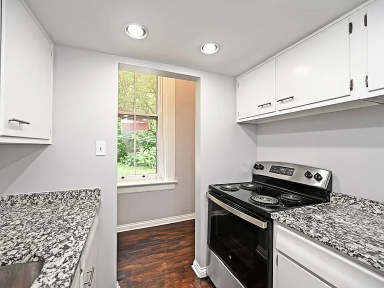 945 Parkside Pl #2 — Photo 13