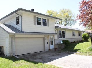 W174N9530 Devon Wood Rd, Menomonee Falls, WI 53051