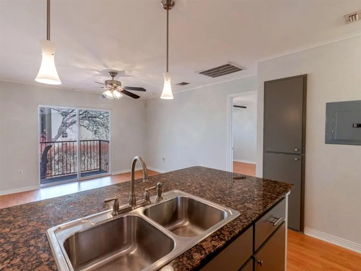 Building Photo - 1422 Collier St #206
