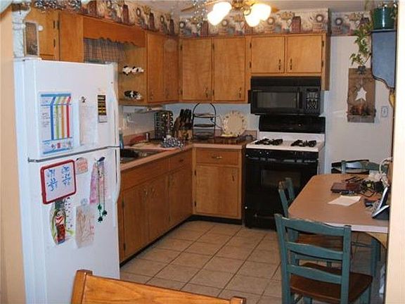 2nd image of 220 Sherwood Cir