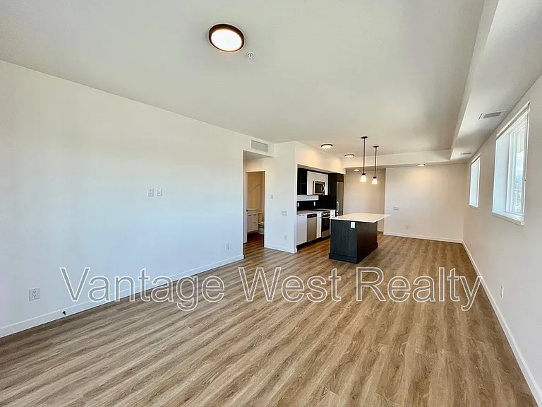 615 Rutland Rd N #401 — Photo 9