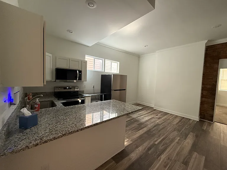 433 Oak St #1 — Photo 6