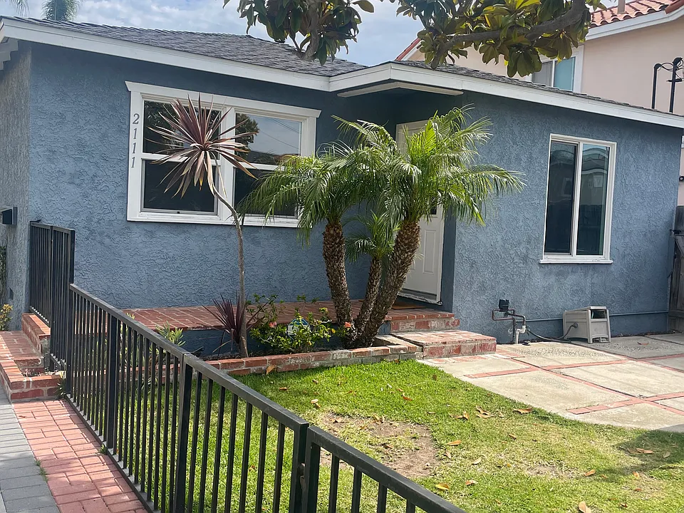 2111 Plant Ave