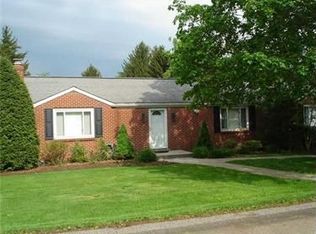 27 Crest Dr, Pittsburgh, PA
