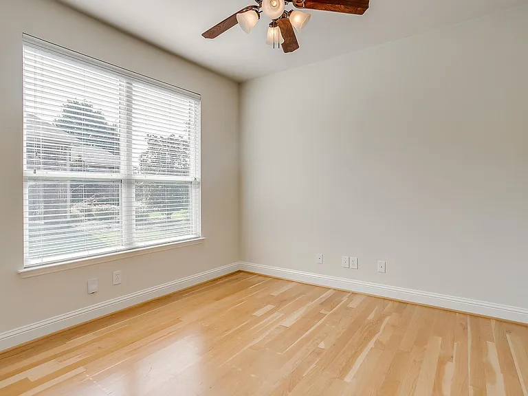 1845 Dexter Ln — Photo 16