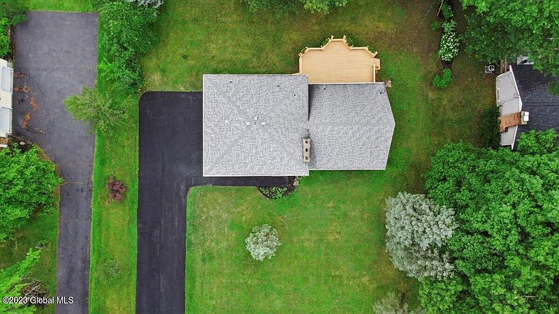 4th image of 981 Avon Crest Boulevard