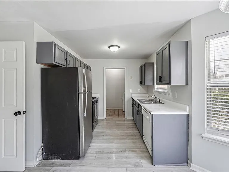 2205 Dresden Grn NW — Photo 5