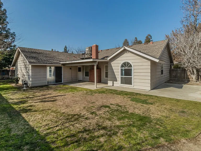 1067 E Portland Ave — Photo 20