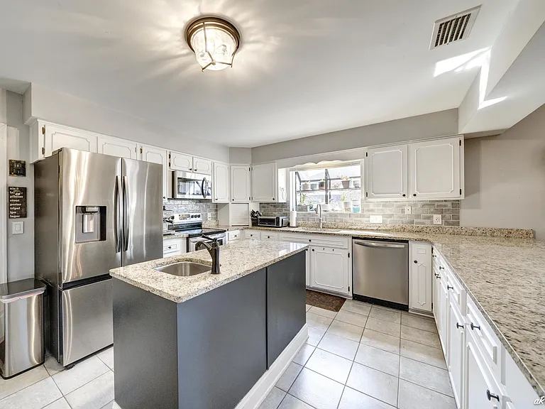 707 Plantation Cir — Photo 3