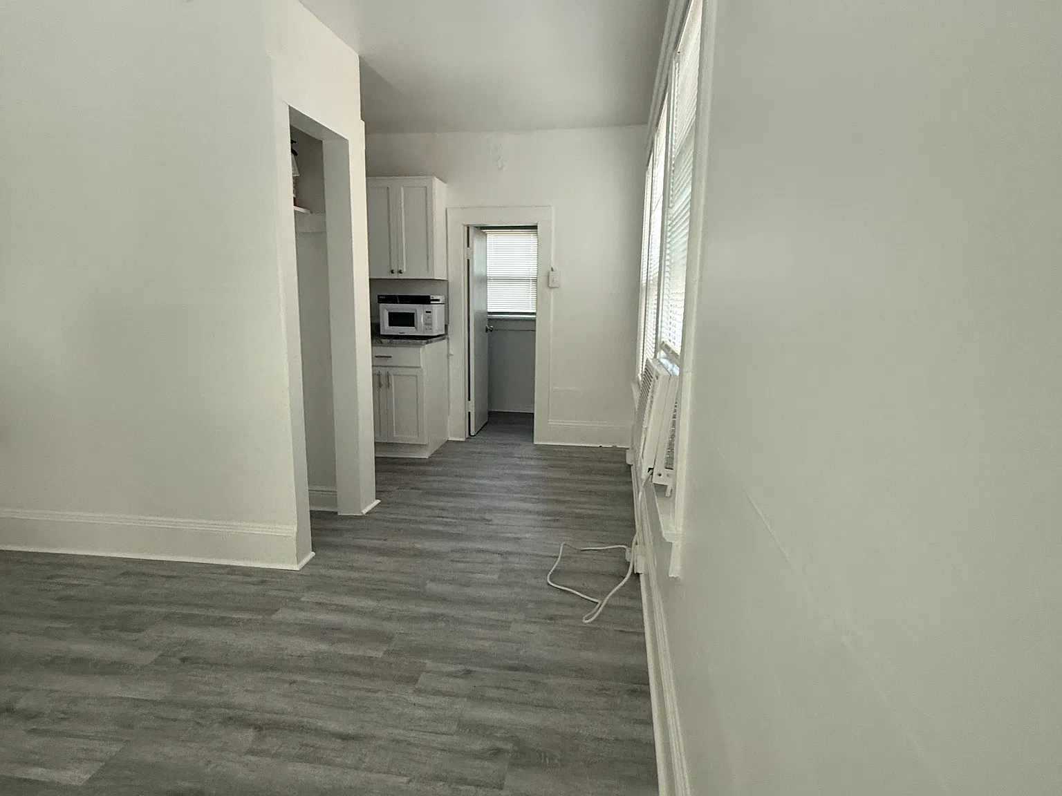 1 bed, 400 sqft, $1,200 — Photo 2