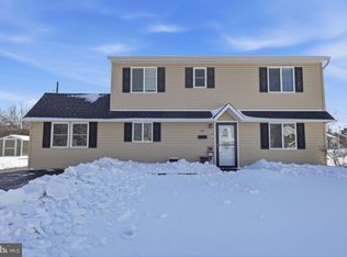 50 Red Cedar Dr, Levittown, PA 19055