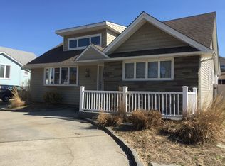 77 Parma Rd, Island Park, NY 11558