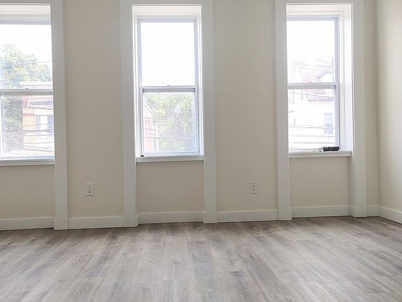 3rd image of 287 Bergen Ave #2