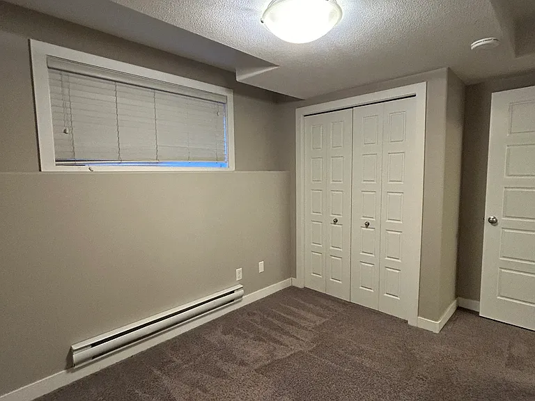 762 Hargreaves Cres — Photo 15