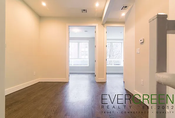 Rented by Evergreen Apartments BK | media 8