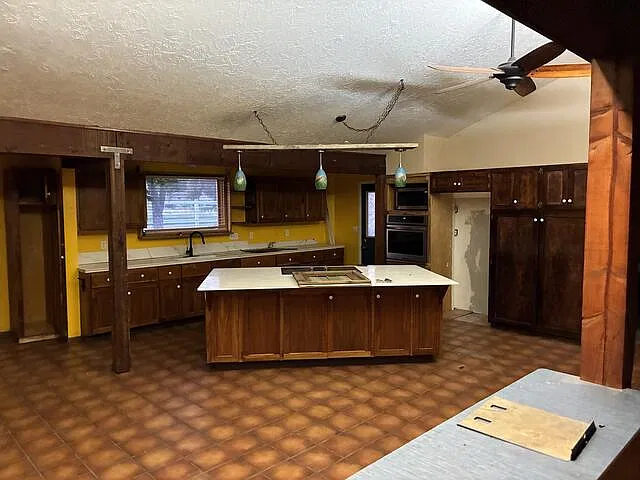 4 bed, 3556 sqft, $2,850 — Photo 4
