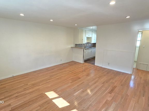 5th image of 907 N Harper Ave APT 6