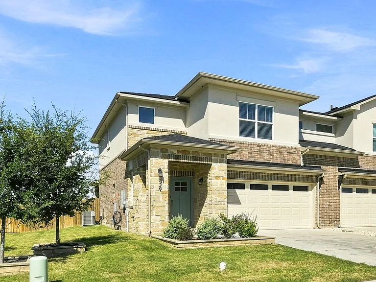 429 Brody Ln — Photo 1