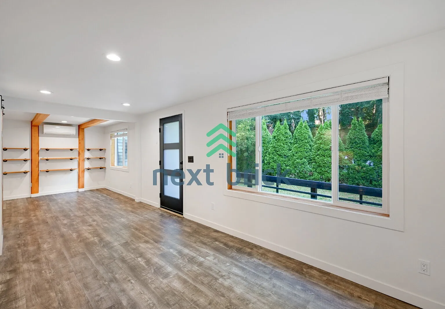 Charming Shoreline Home on a Spacious Lot | A/C & EV Charger | Near Light Rail — Photo 3