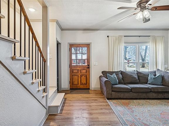 3rd image of 622 Oak St