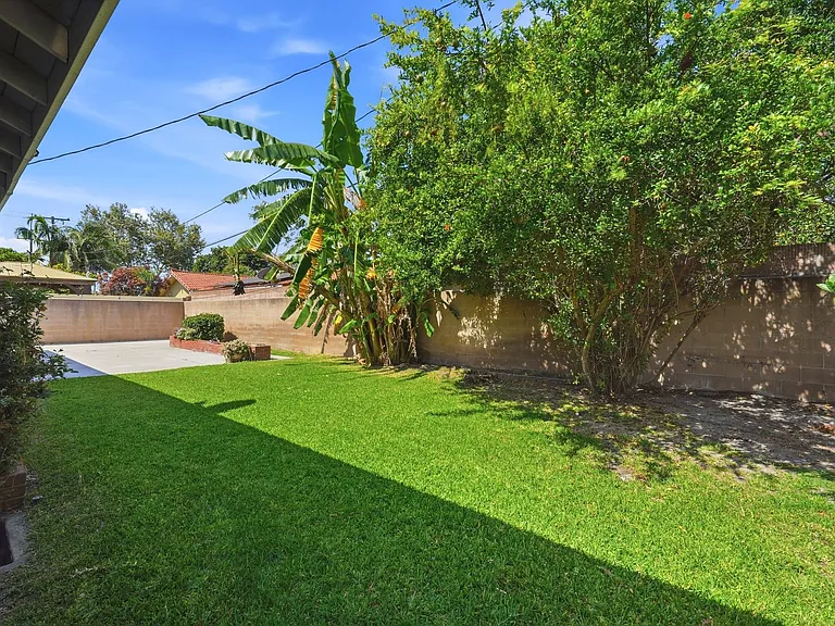 12191 Carthay Cir — Photo 15