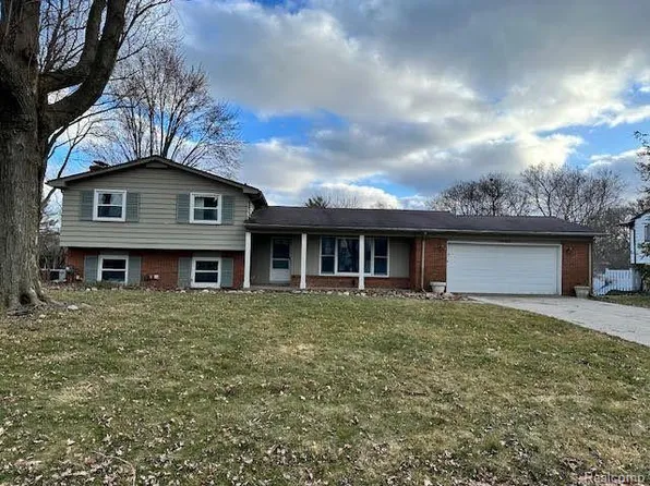 32343 Hearthstone Rd, Farmington Hills, MI 48334