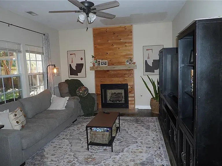 4921 Clifton St — Photo 7
