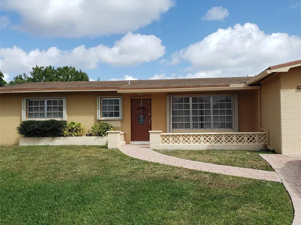 801 NW 93rd Avenue, Pembroke Pines, FL 33024
