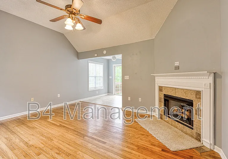 208 Cotton Creek Dr — Photo 4