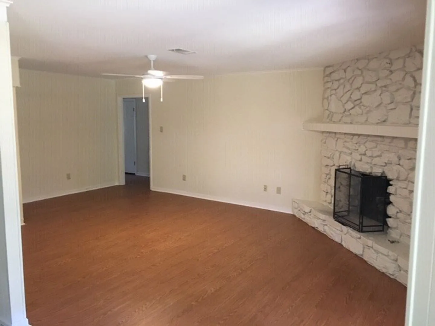 3 bed, 2.0 bath, 1650 sqft, $1,450 — Photo 4