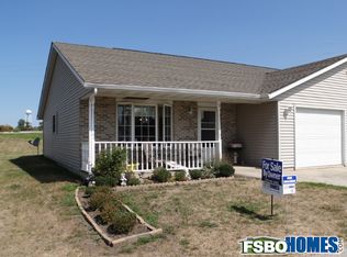 102 Richland Ave APT 1, Urbana, IA 52345