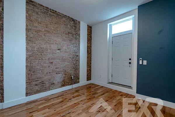 Rented by EXR | media 24