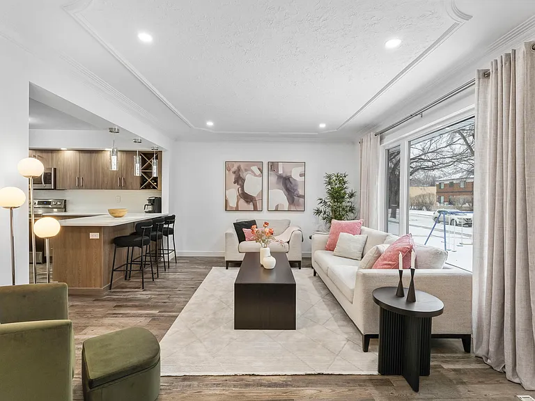 639 Brock St #639 — Photo 4