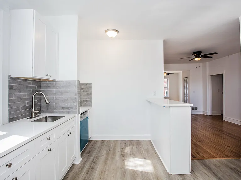 4632 W Barry Ave #2 — Photo 12