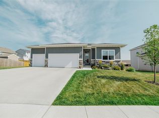 512 Ridgeline Dr, Adel, IA 50003