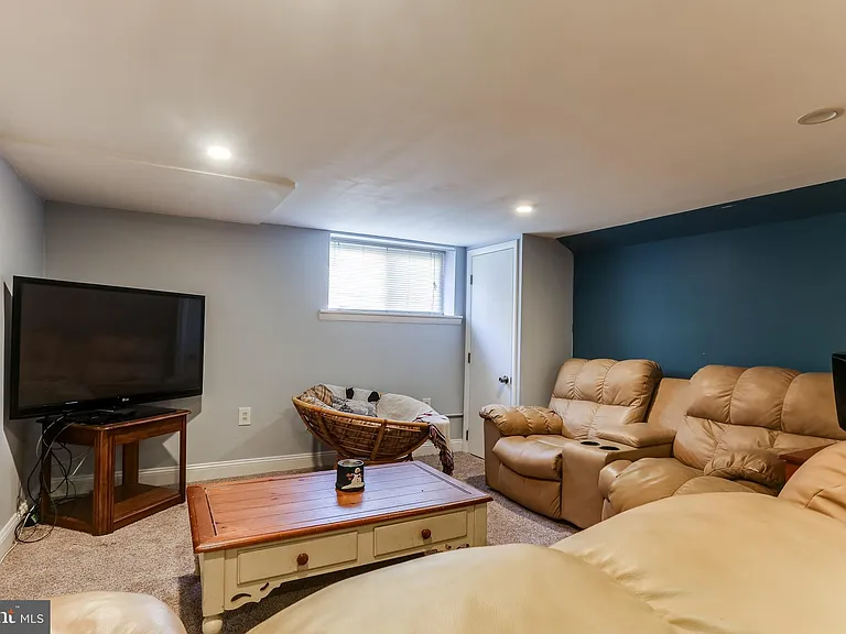 814 S Clinton St — Photo 24