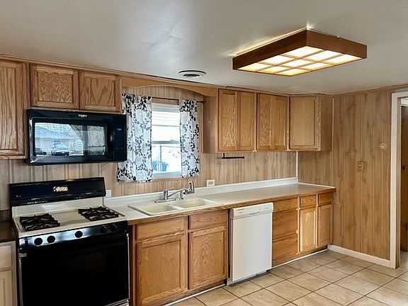 3rd image of 40 Jordan Dr