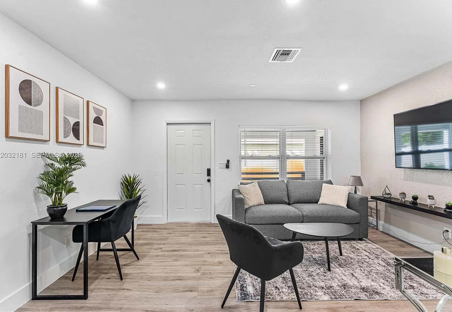 Biscayne Court — Photo 3