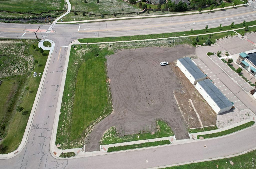 320 Crossroads Blvd