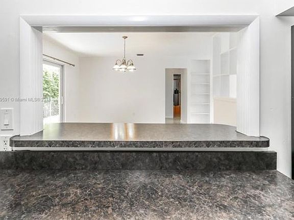 3rd image of 401 Alesio Ave