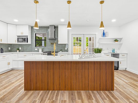 3rd image of 225 Wellesley Blvd