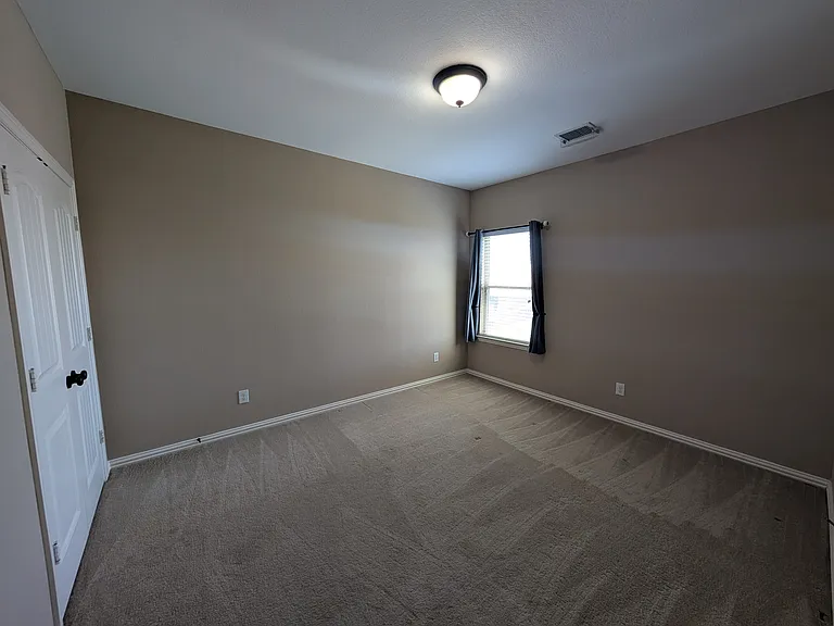 591 Deverson Dr — Photo 20