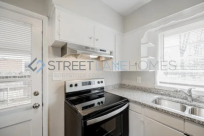 3 bed, 1.0 bath, 984 sqft, $1,045 — Photo 4