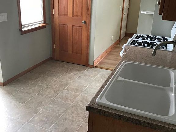 5th image of 908 13th Ave S #1